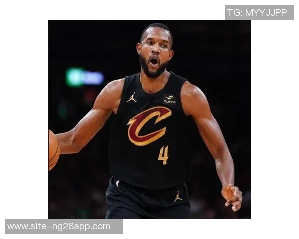 莫布里表现亮眼进攻提升18投8中三分4中8贡献22分外加8篮板3助攻3抢断